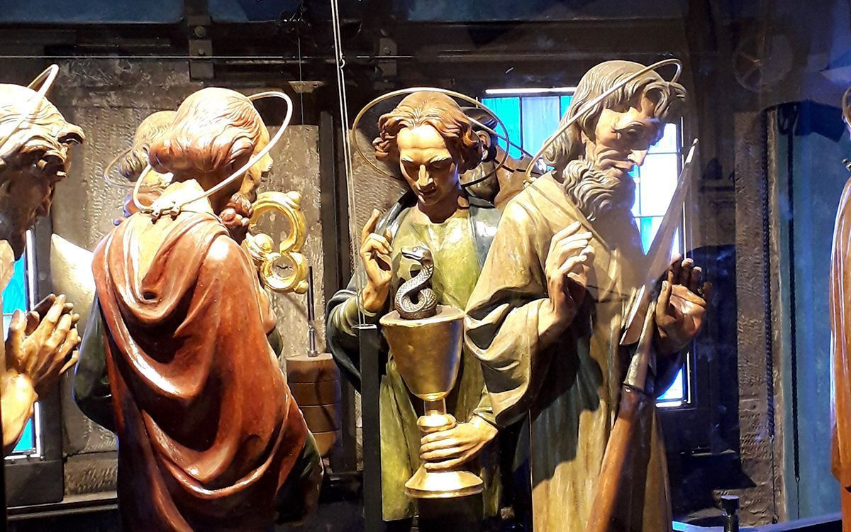 Les statues des apôtres qui défilent lorsque l'horloge astronomique sonne