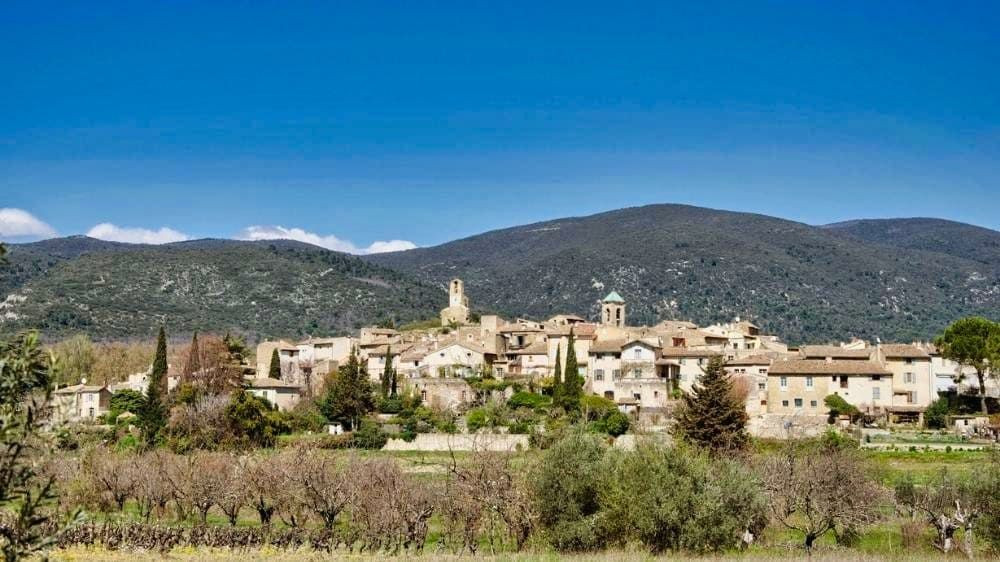 © Quentin Vanaker Village perché de Lourmarin dans le Luberon - Provence - France