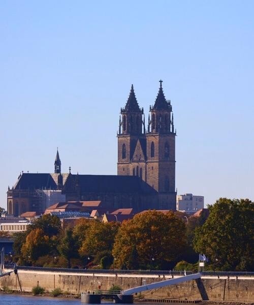 Cathédrale de Magdebourg au bord de l'Elbe - Allemagne