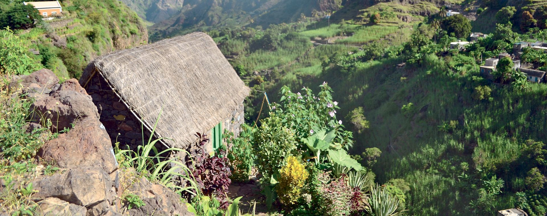 Maison traditionnelle au toit de chaume - Vallée de João Afonso, Santo Antão - Cap-Vert