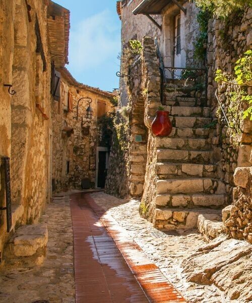 © P. Masson Ruelle médiévale du village d'Èze - Côte d'Azur - France