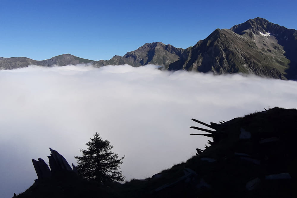 Mer de nuages au Col de Côte Belle dans l'Oisans © Raymond Chabanier