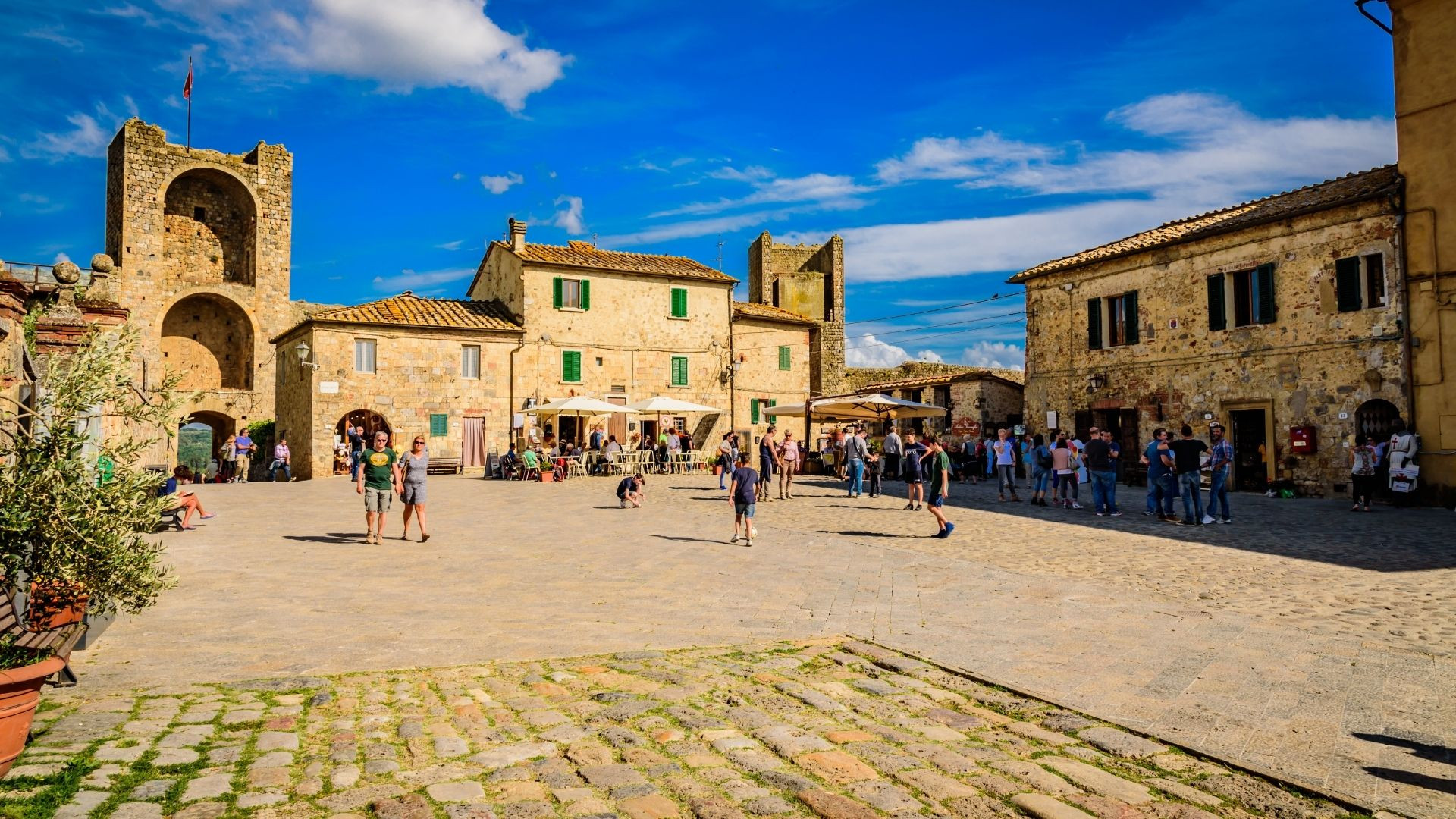 Place médiévale de Monteriggioni - Toscane - Italie