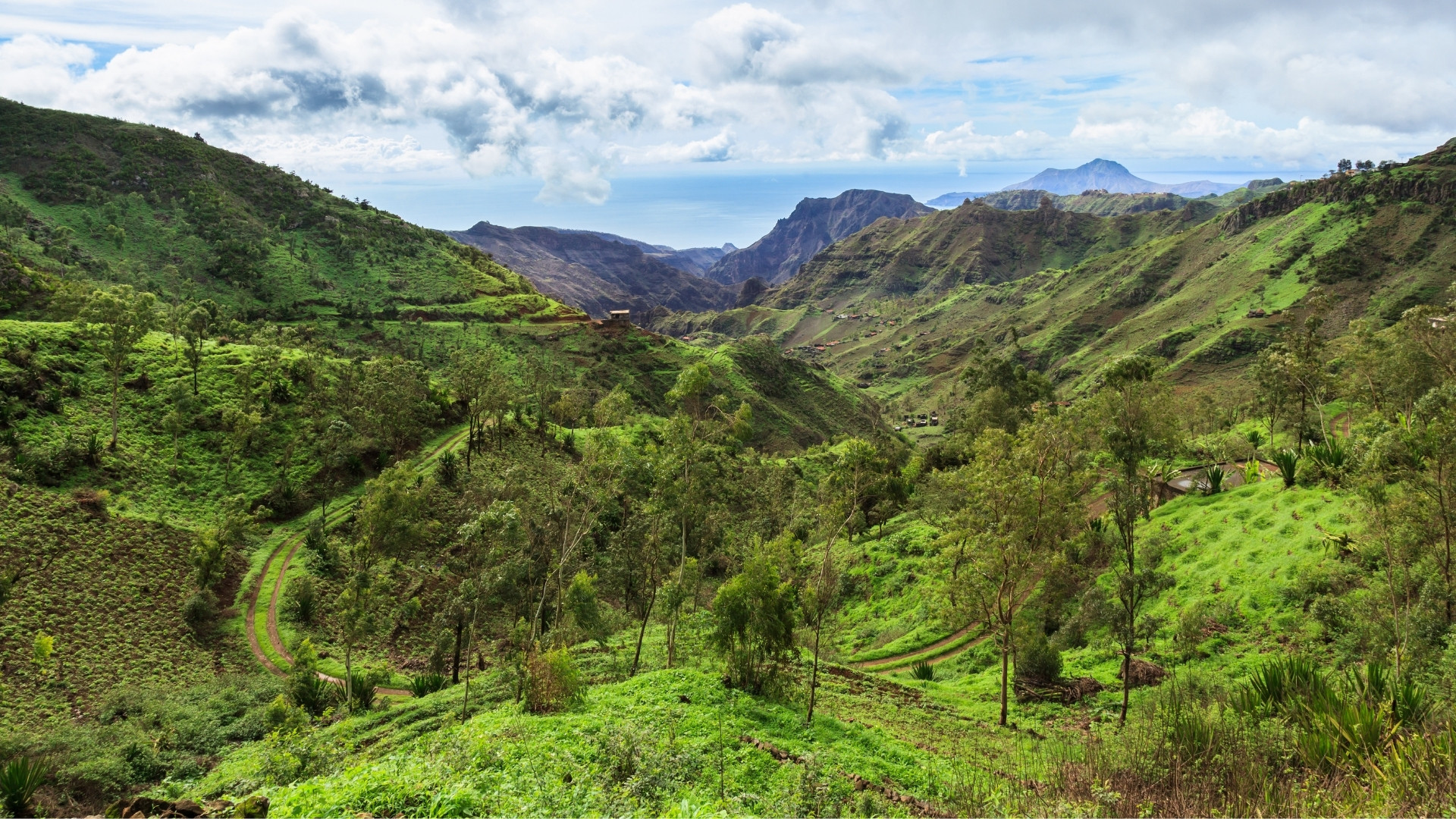 Vallée verdoyante et montagnes de Santo Antão - Cap-Vert