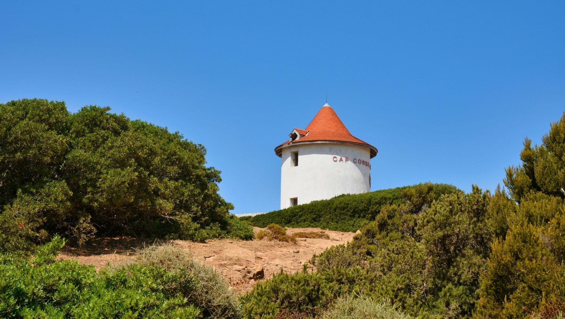 © Adobe Stock Moulin Mattei sur la lande - Cap Corse - Corse - France
