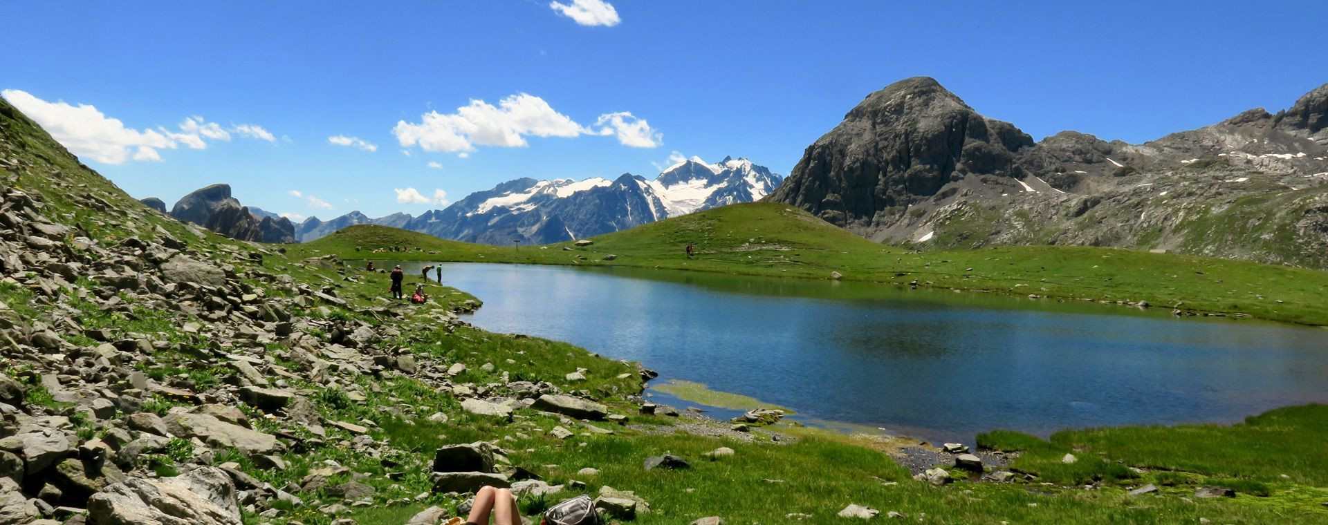 © Laurent Comte Lac d'altitude face aux sommets glaciaires - Entre Écrins et Thabor - Alpes
