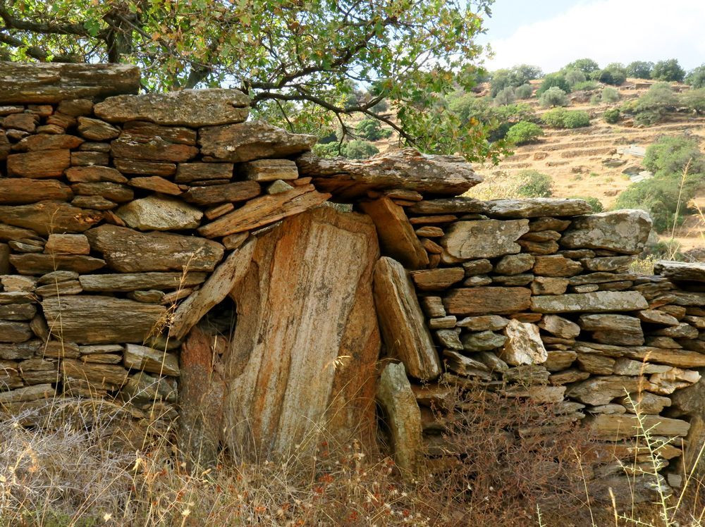 © François Ribard Muret bordant le chemin sur l'île d'Andros © François Ribard