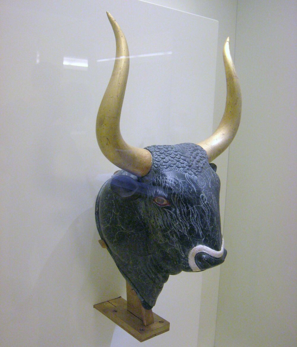Musée d'Heraklion : Rhyton, ou vase de libations, en forme de tête de taureau