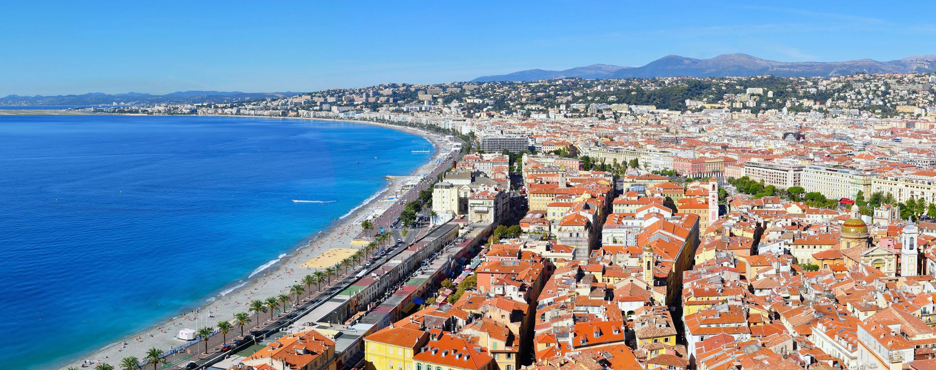 Vue aérienne sur la baie et la vieille ville de Nice - Côte d'Azur - France
