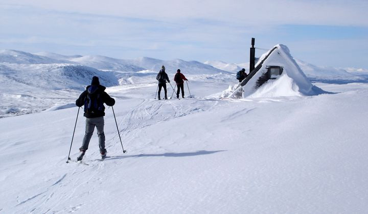 Skieurs de randonnée nordique au Jämtland - Suède