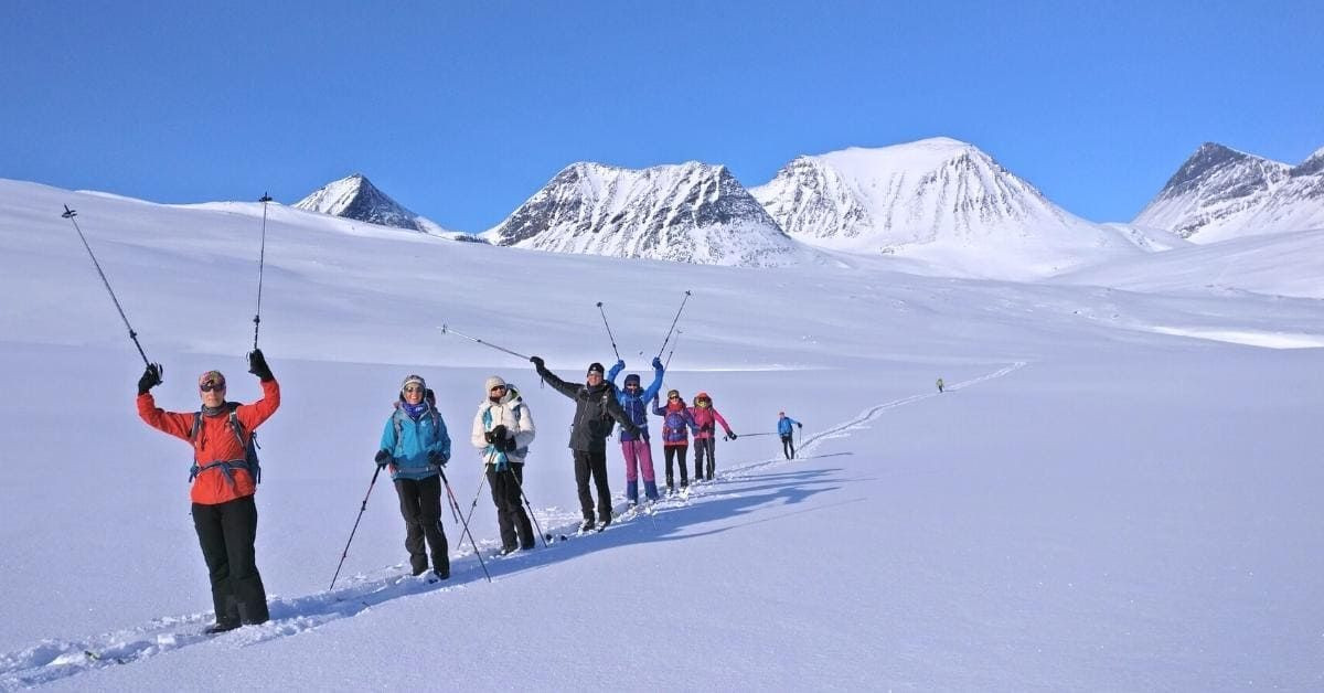 © Thomas Praire Groupe de skieurs de randonnée nordique sur la Kungsleden - Suède