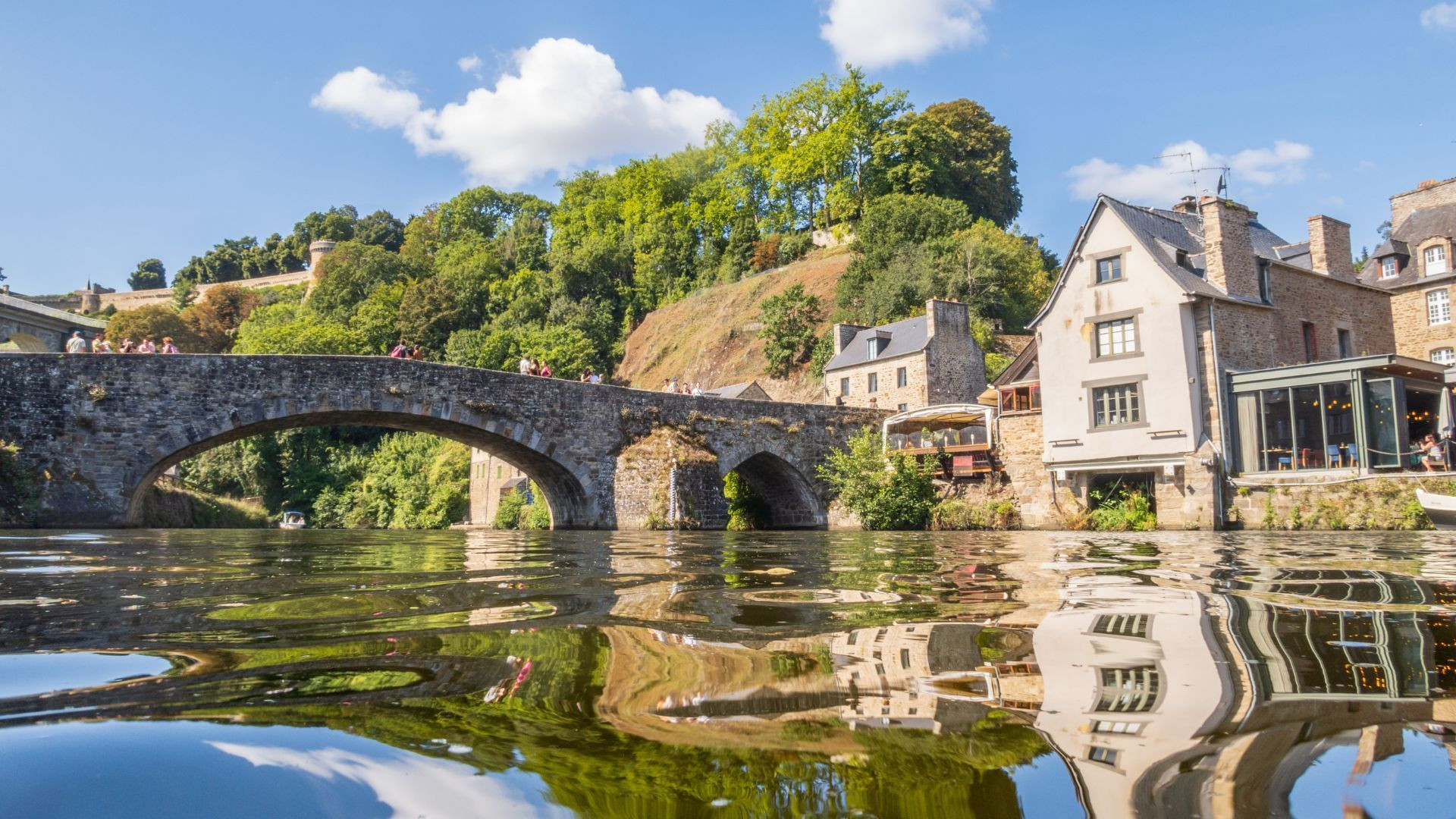 Vieux pont enjambant la Rance - Dinan - Bretagne - France