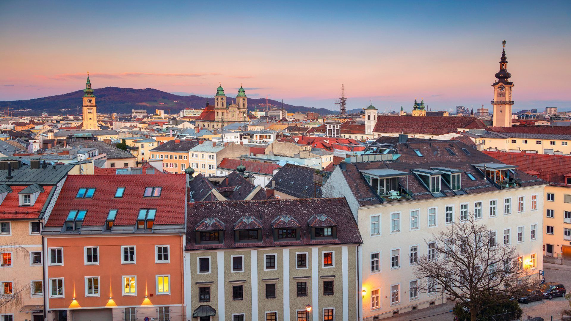 Vieille ville de Linz au crépuscule - Danube - Autriche