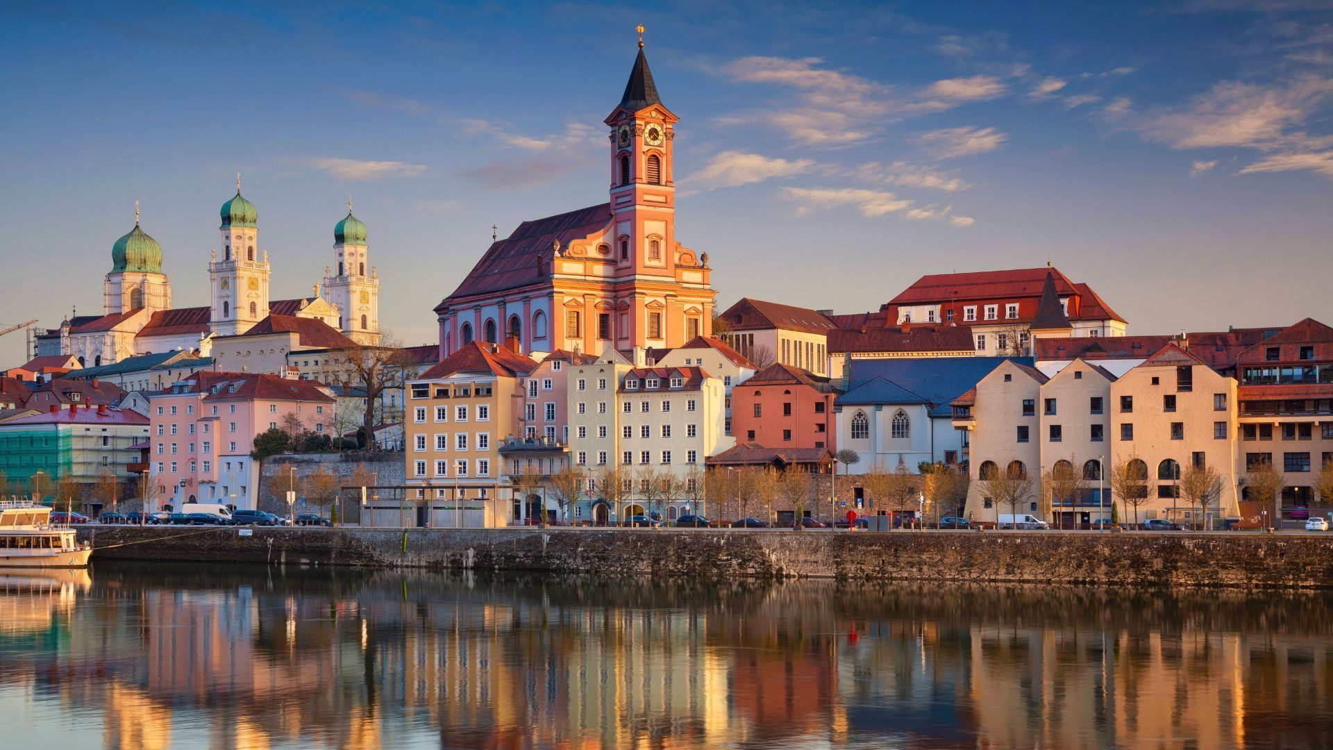 La vieille ville de Passau se reflète dans le Danube - Allemagne