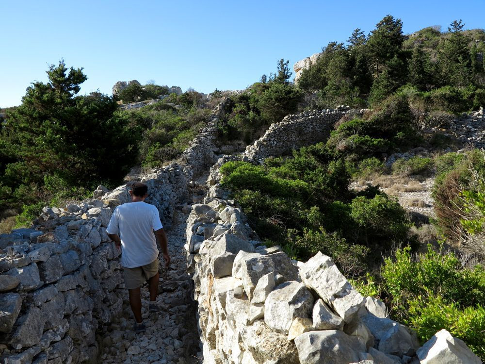 © François Ribard Chemin bordé de murs sur Paxos © François Ribard