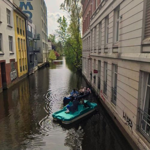 Pédalos entre les rues de Stockholm
