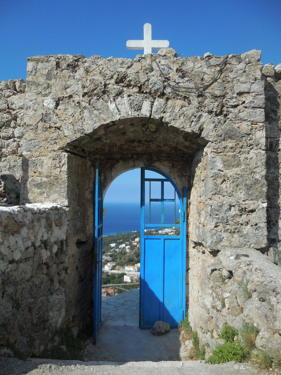 photo d'une porte en pierre