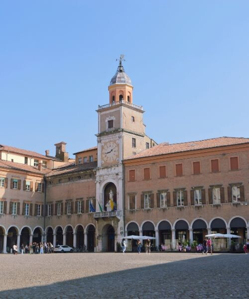 © David Praire Piazza Grande et tour de l'hôtel de ville - Modène - Italie