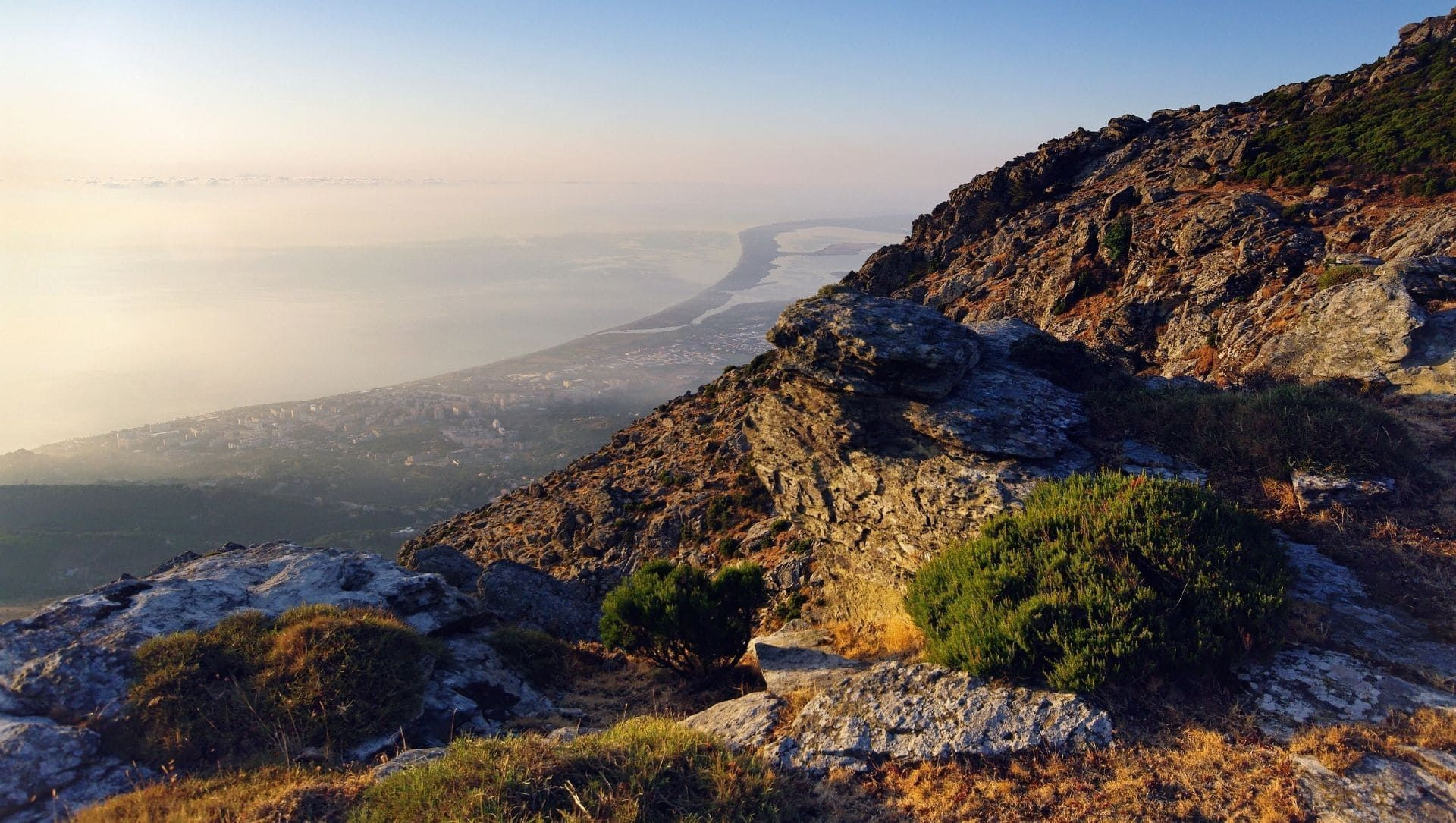 Crête du Pigno à l'aube au-dessus de Bastia - Cap Corse - Corse