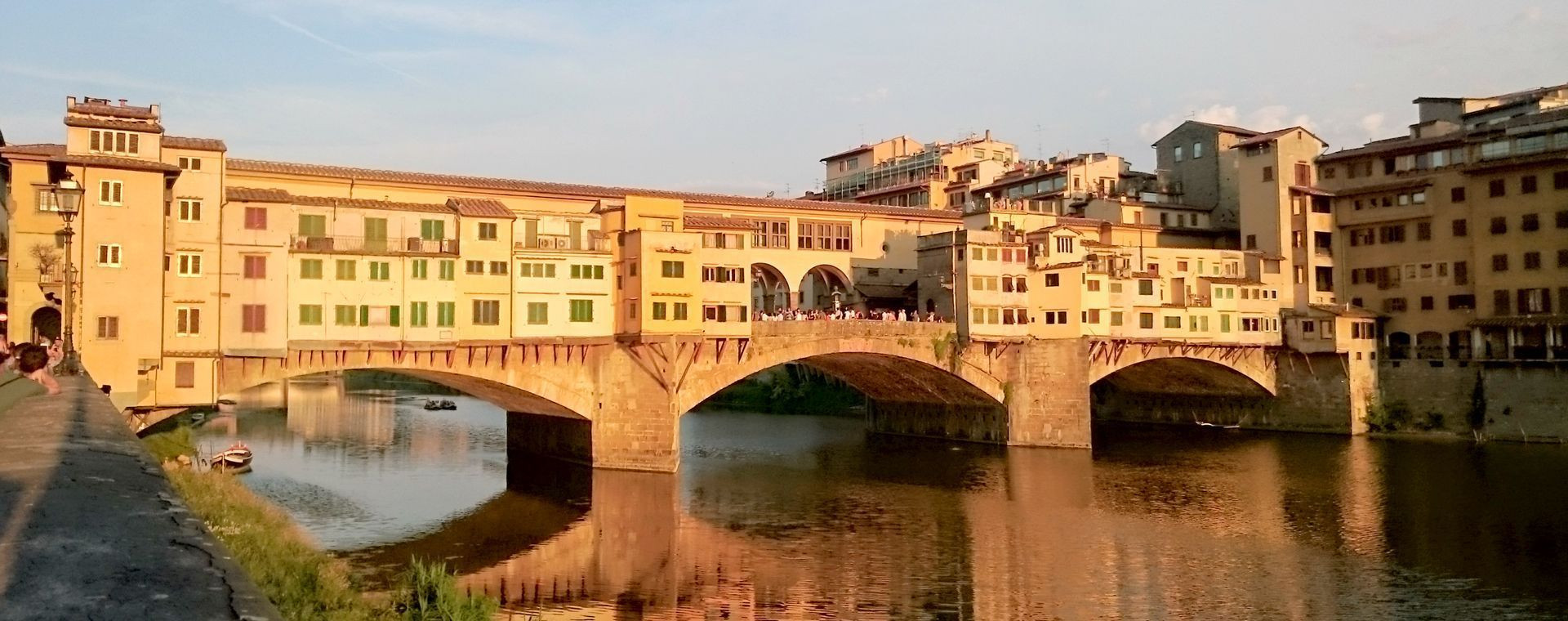 Ponte Vecchio sur l'Arno à la lumière dorée - Florence - Toscane, Italie
