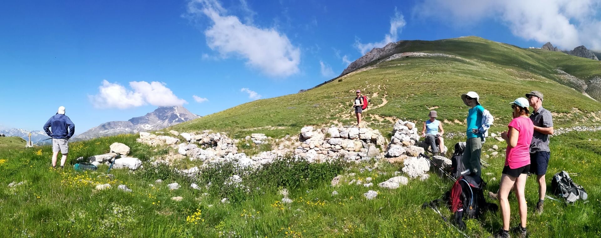 Randonneur sur un alpage - Massif de la Vanoise - Alpes françaises