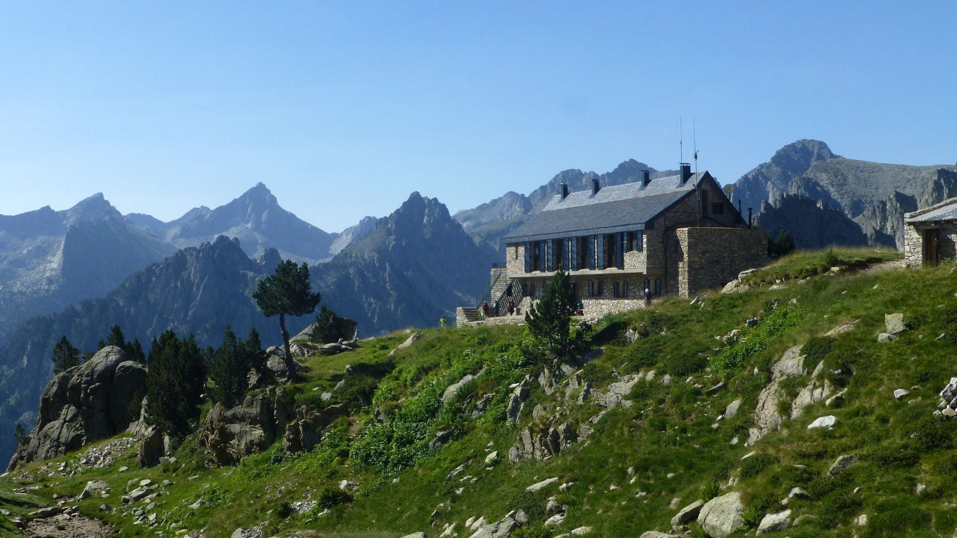 © Claude Dumay Refuge dans les Encantats - Pyrénées - Espagne