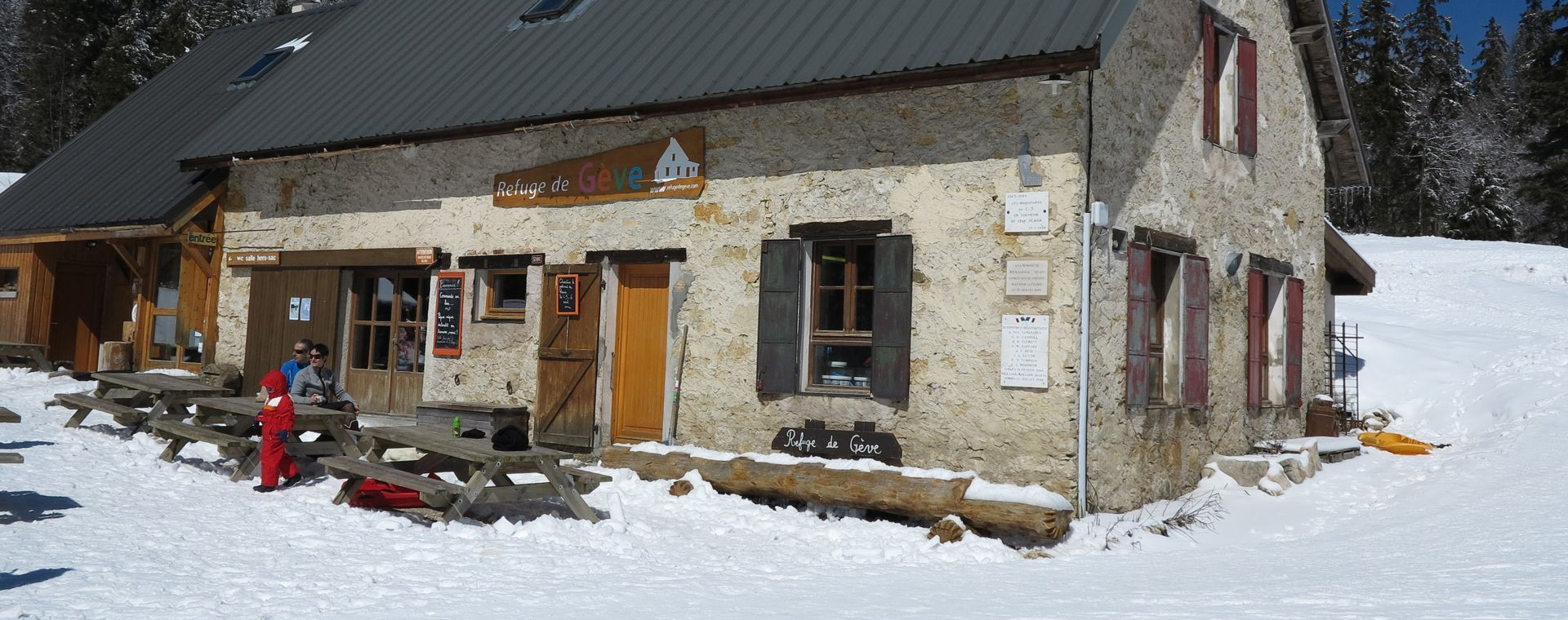 Refuge du plateau de Gève en hiver - Vercors - France