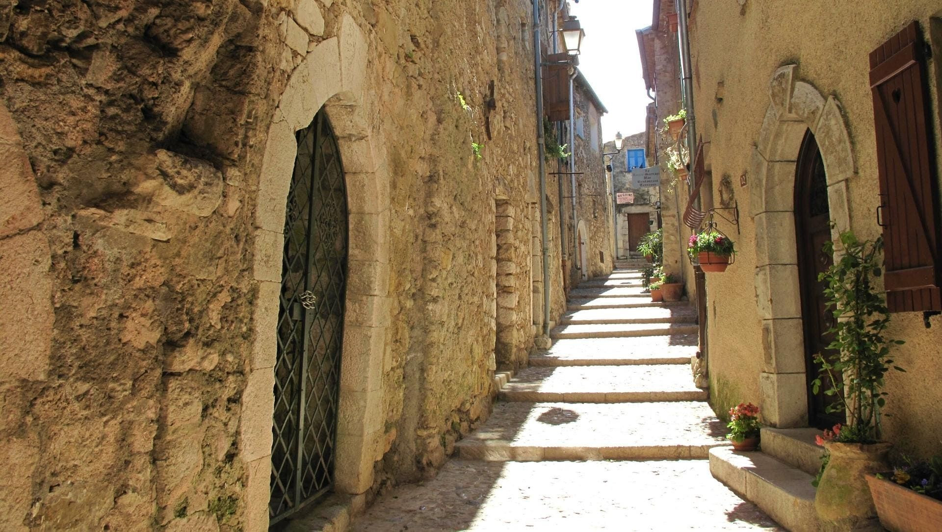 © Tangopaso (Wikimedia Commons) Rue des Sarrasins - Sainte-Agnès - Alpes-Maritimes