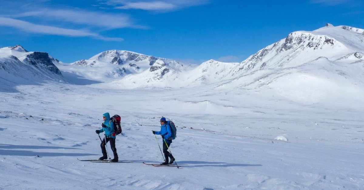 Ski de randonnée dans les montagnes enneigées - Jotunheimen - Norvège