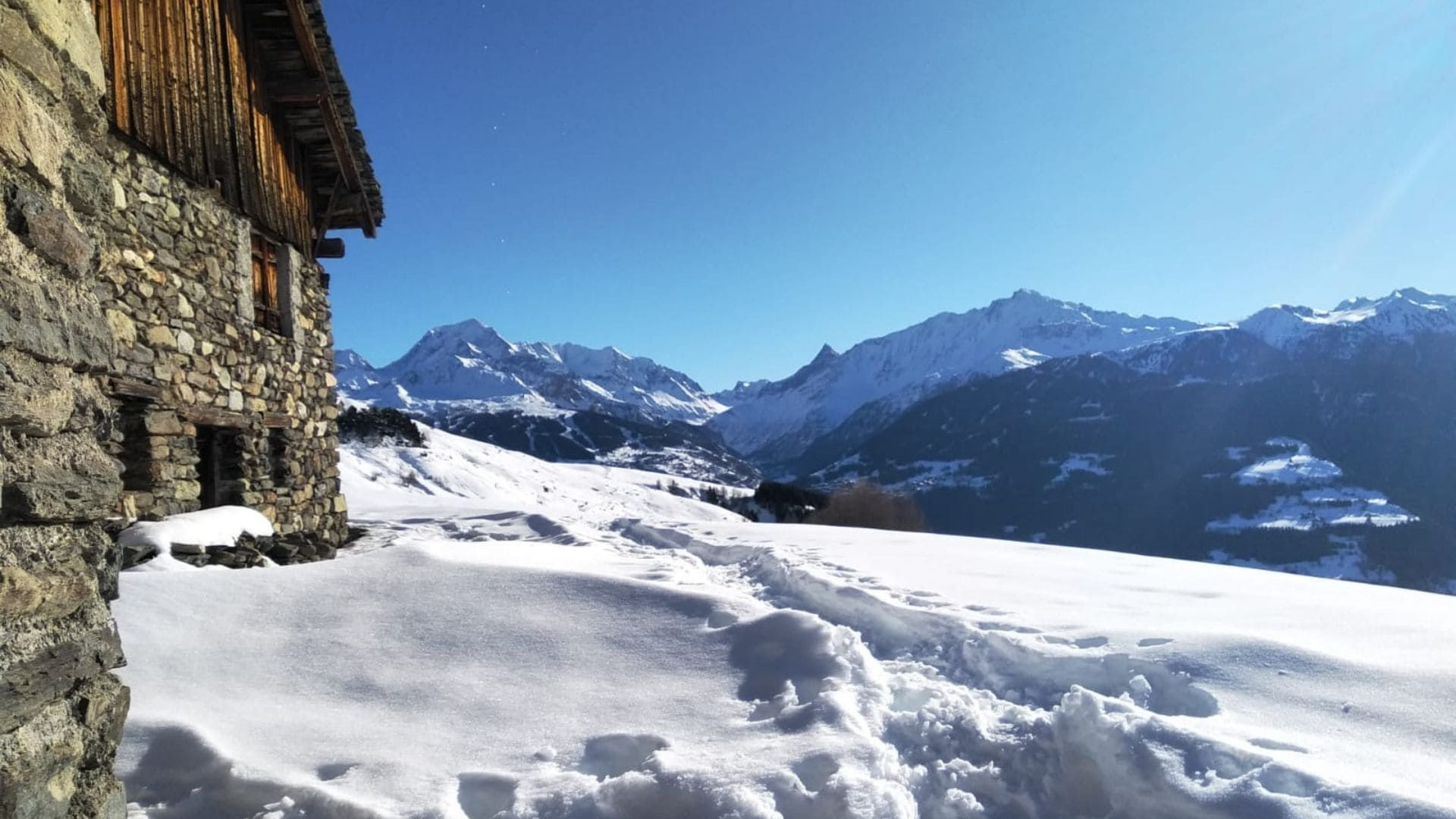 Randonnée raquettes en Tarentaise - Savoie - France - snowshoe-hiking-in-tarentaise-savoy-france-2
