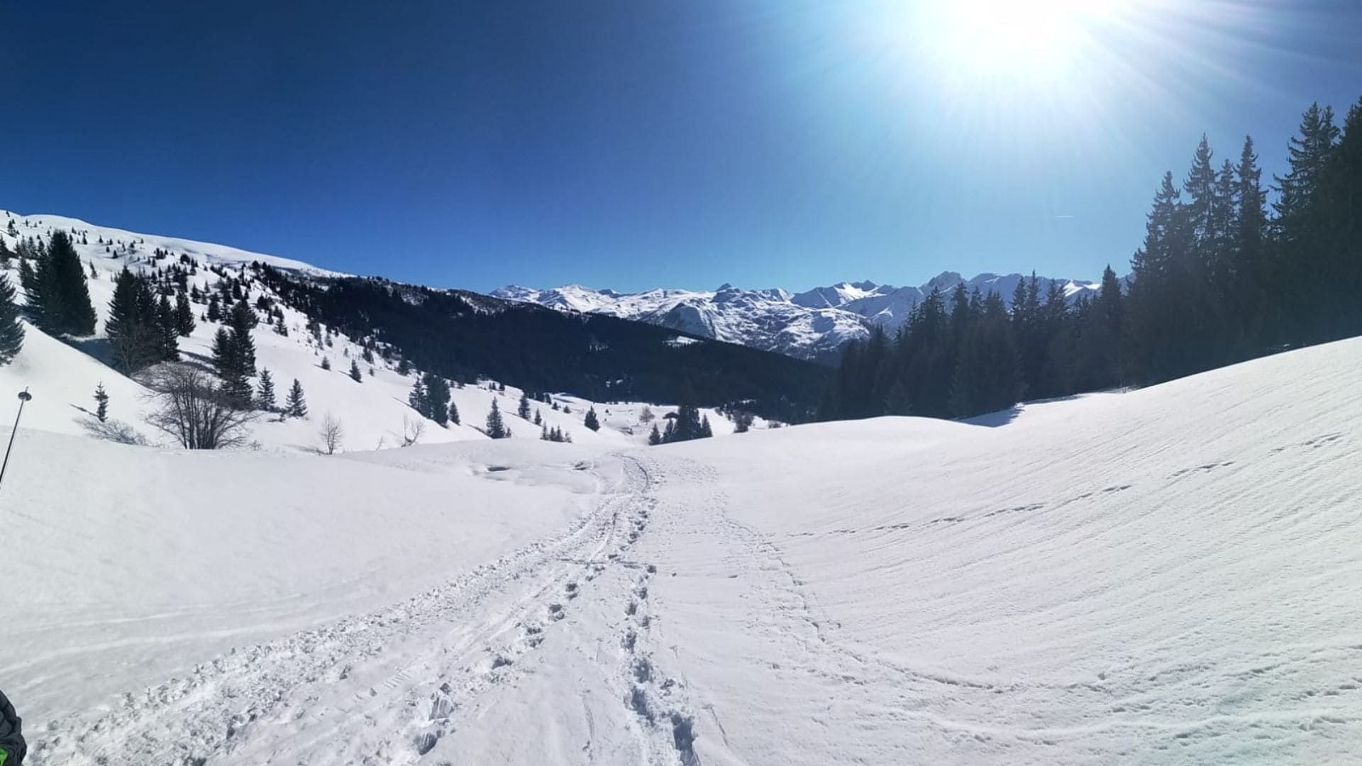 Randonnée raquettes en Tarentaise - Savoie - France - snowshoe-hiking-in-tarentaise-savoy-france-4