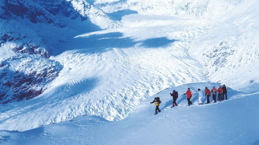 Randonnée en raquettes près du glacier d'Aletsch - Valais - Suisse