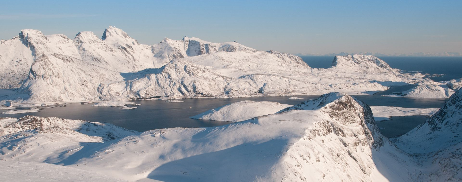 Paysage enneigé des îles Lofoten - Norvège (2)