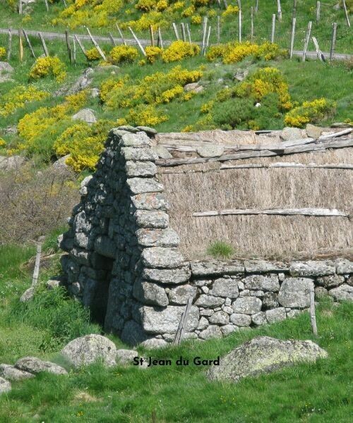 Cabane de pierre sur le chemin près de Saint-Jean-du-Gard - Cévennes - France