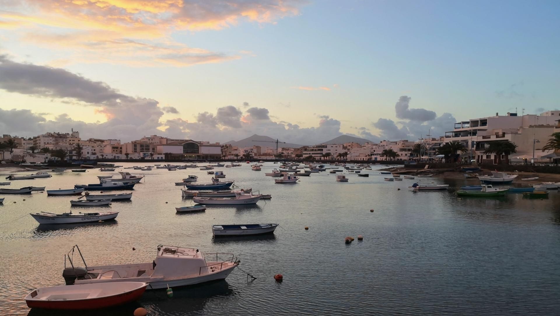 © Julie Marienval Coucher de soleil sur le port d'Arrecife - Lanzarote - Espagne