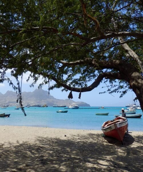 Baignade à la plage de Kiona - Cyclades - Grèce