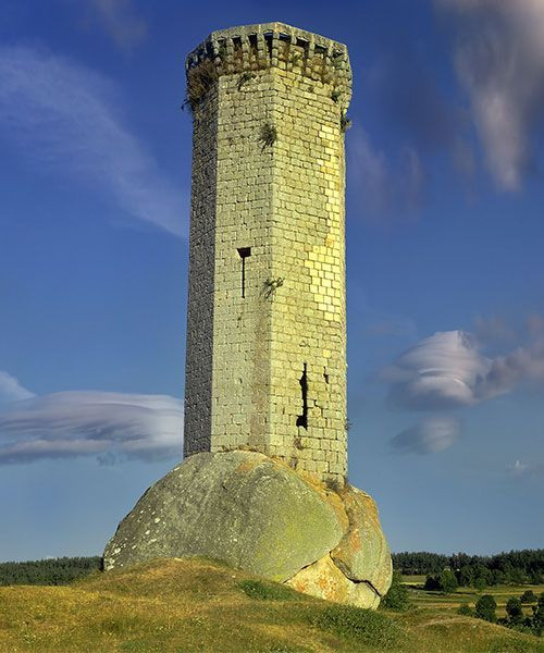 © Adobe Stock Pecold Tour de la Clauze