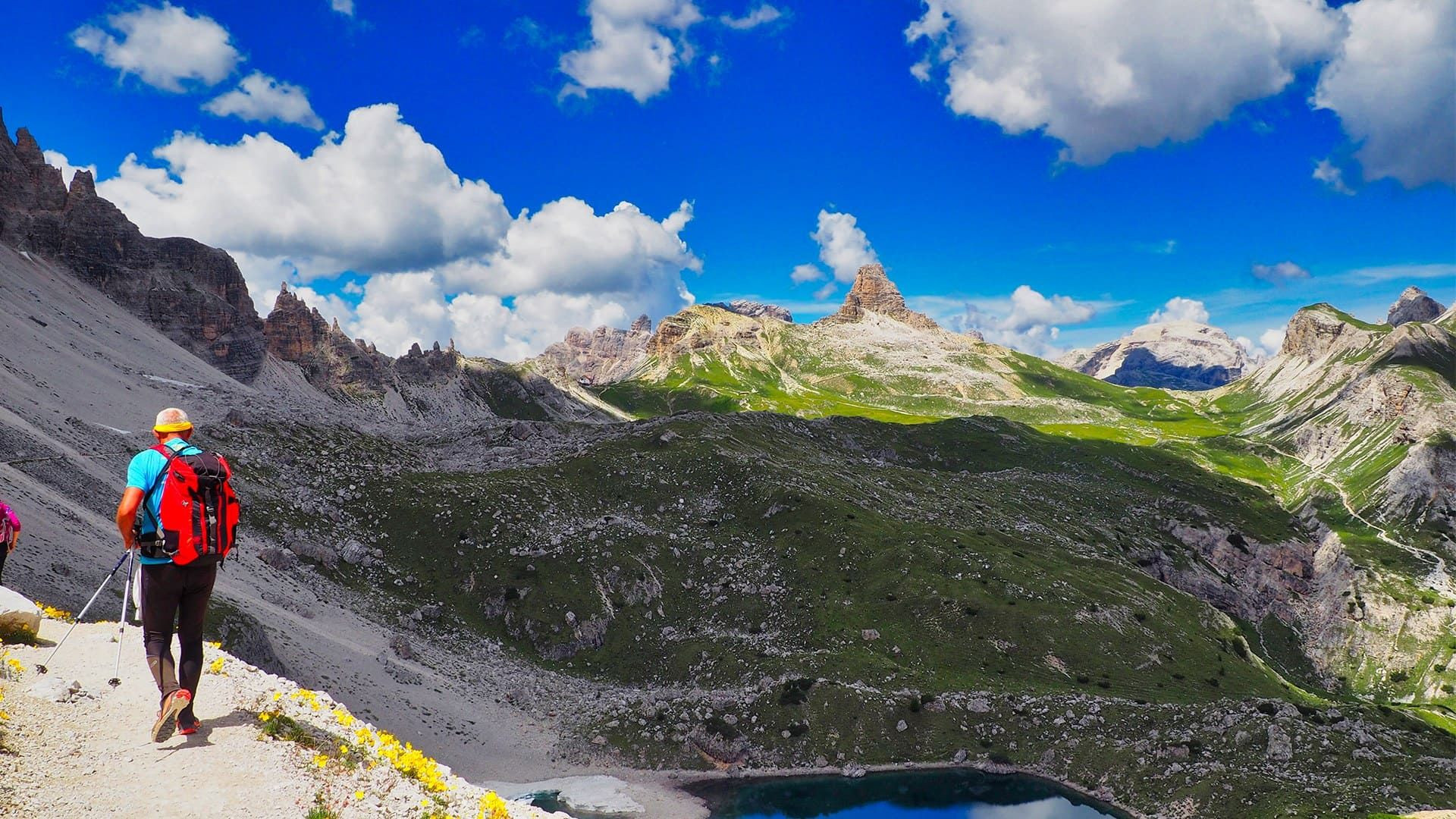 Randonneur sur le tour des Tre Cime di Lavaredo - Dolomites - Italie