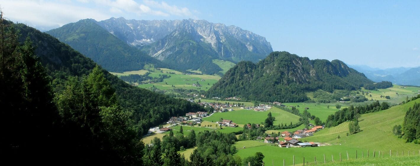 Vallée verdoyante au pied du massif du Kaisergebirge - Tyrol - Autriche