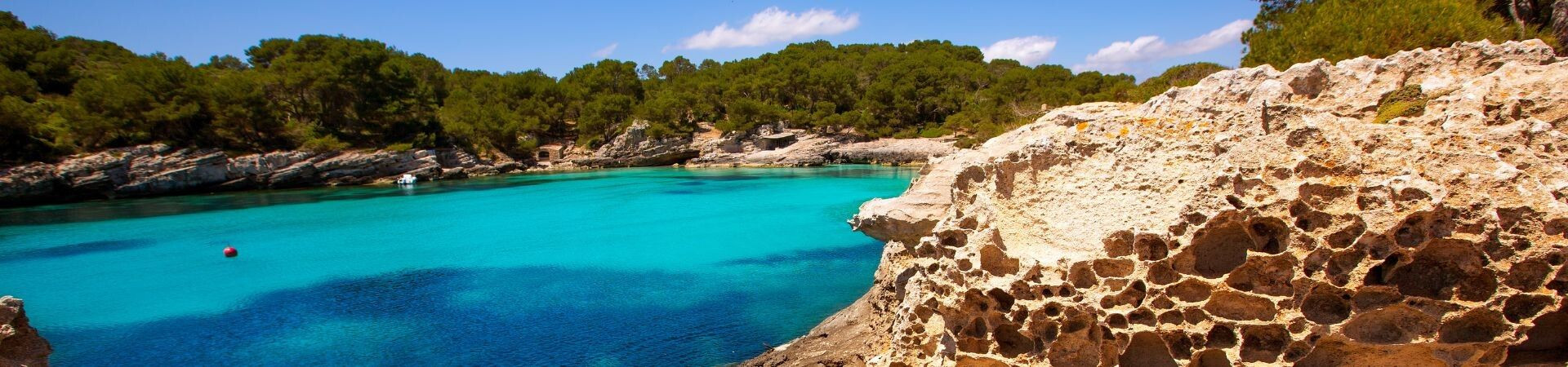 Crique turquoise entourée de pins - Majorque - Îles Baléares