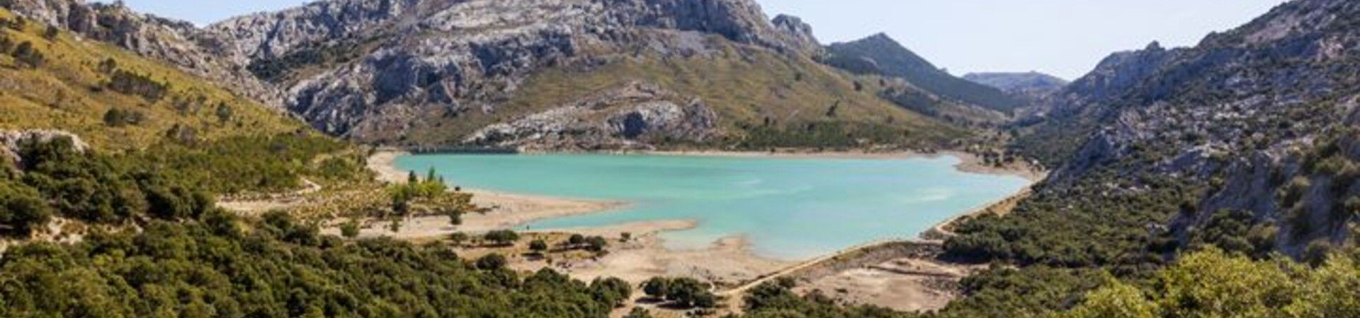 Lac turquoise de Cúber et montagnes - Serra de Tramuntana - Majorque - Espagne