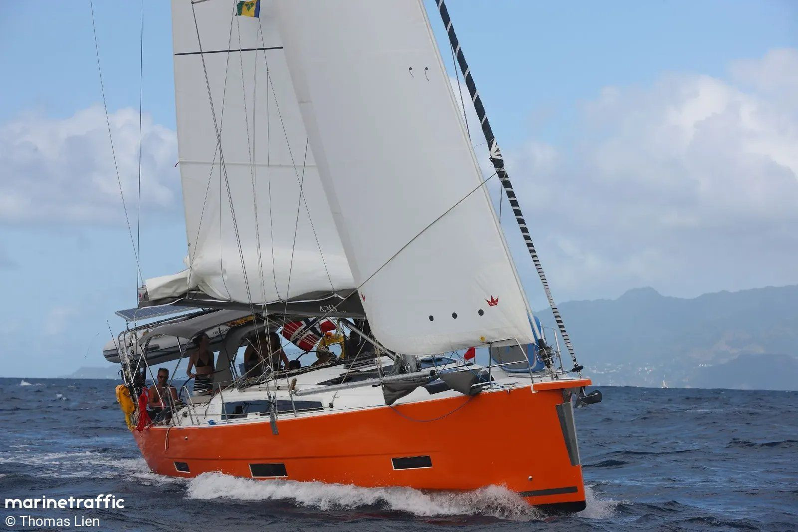 Voilier Vaki Vaki sous voiles - Norvège