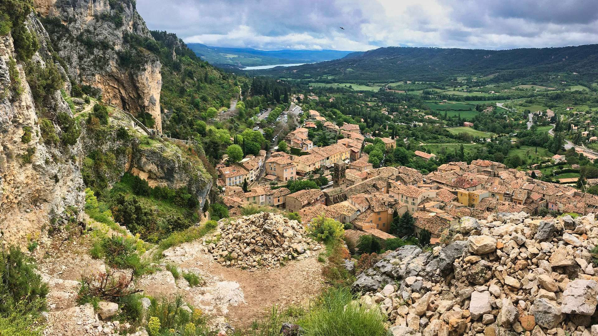 © Noël Bauza Village perché de Moustiers-Sainte-Marie - Provence - France