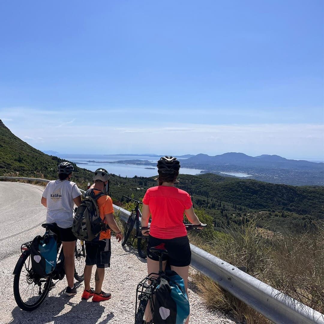 Vue panoramique sur une baie de Corfou