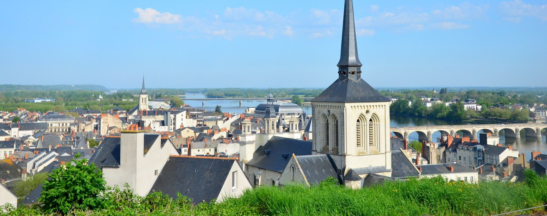 Vue sur les toits et la Loire - Saumur - Val de Loire - France