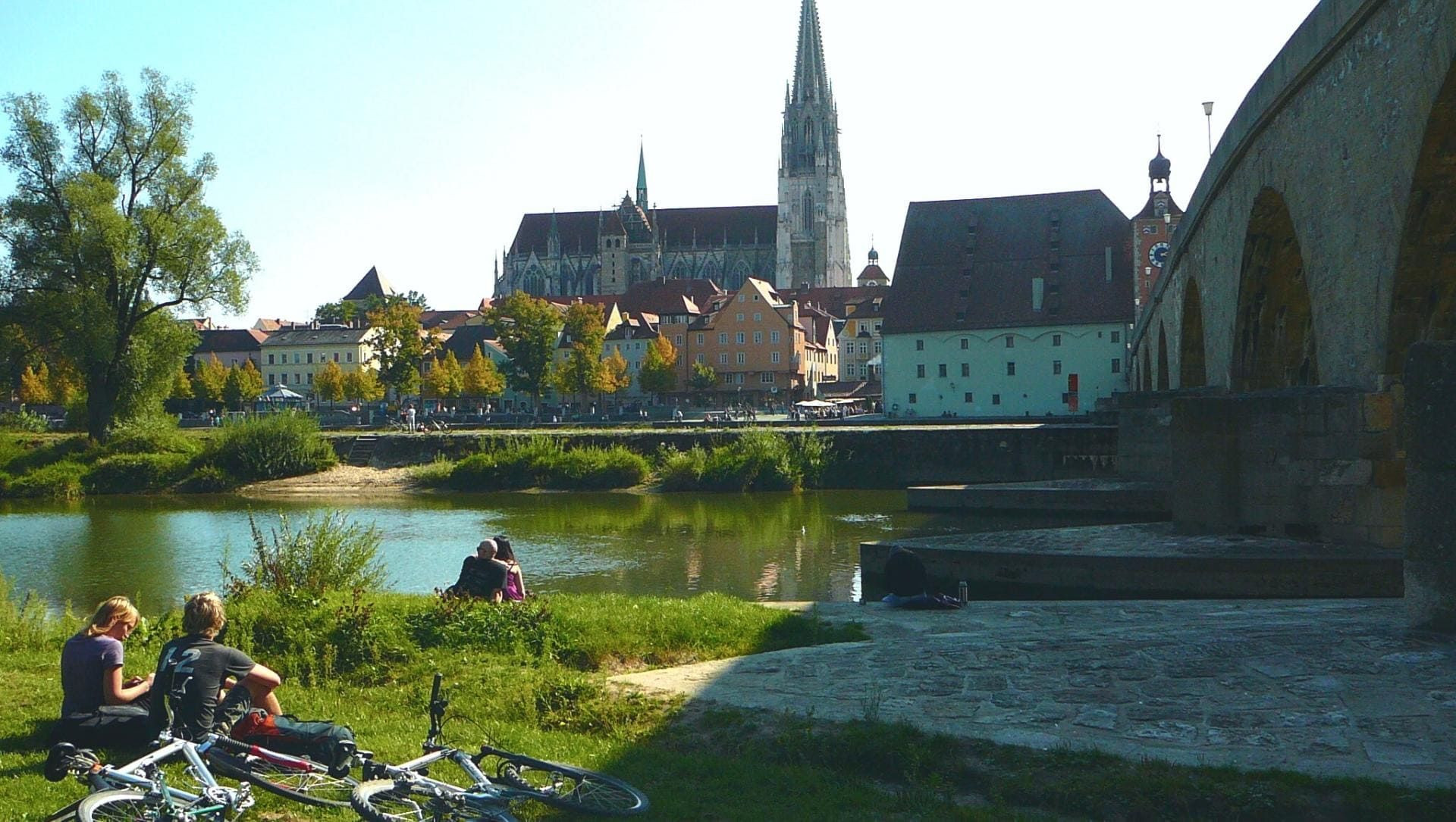 Vue Sur Regensburg Et Le Danube C Europe Bike Tour - Tchéquie