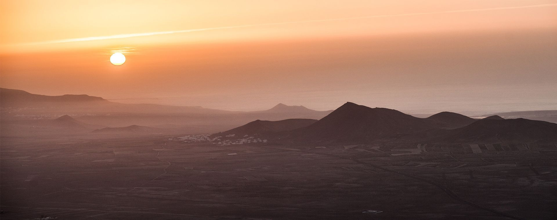 Lever de soleil sur les volcans depuis Teguise - Lanzarote - Espagne