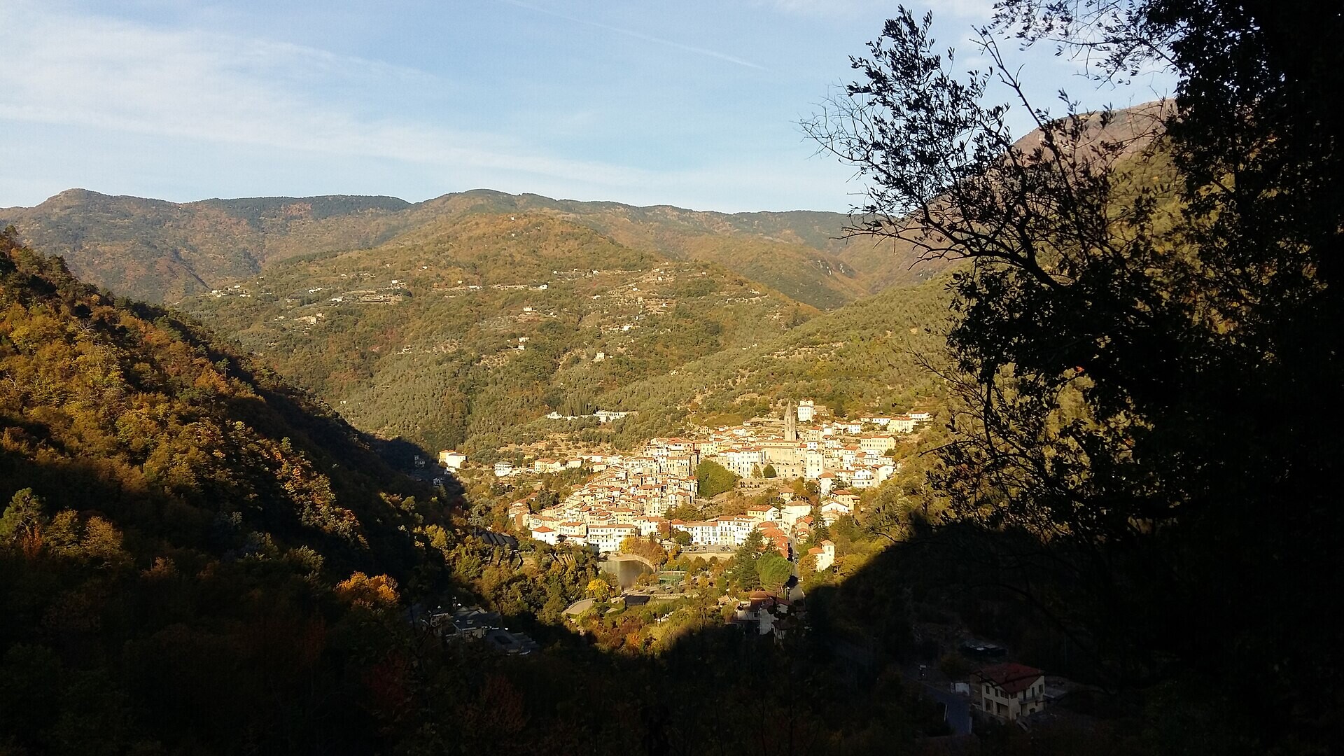 © Fried Burkert Village dans la vallée de la Nervia - Pigna - Ligurie Italie
