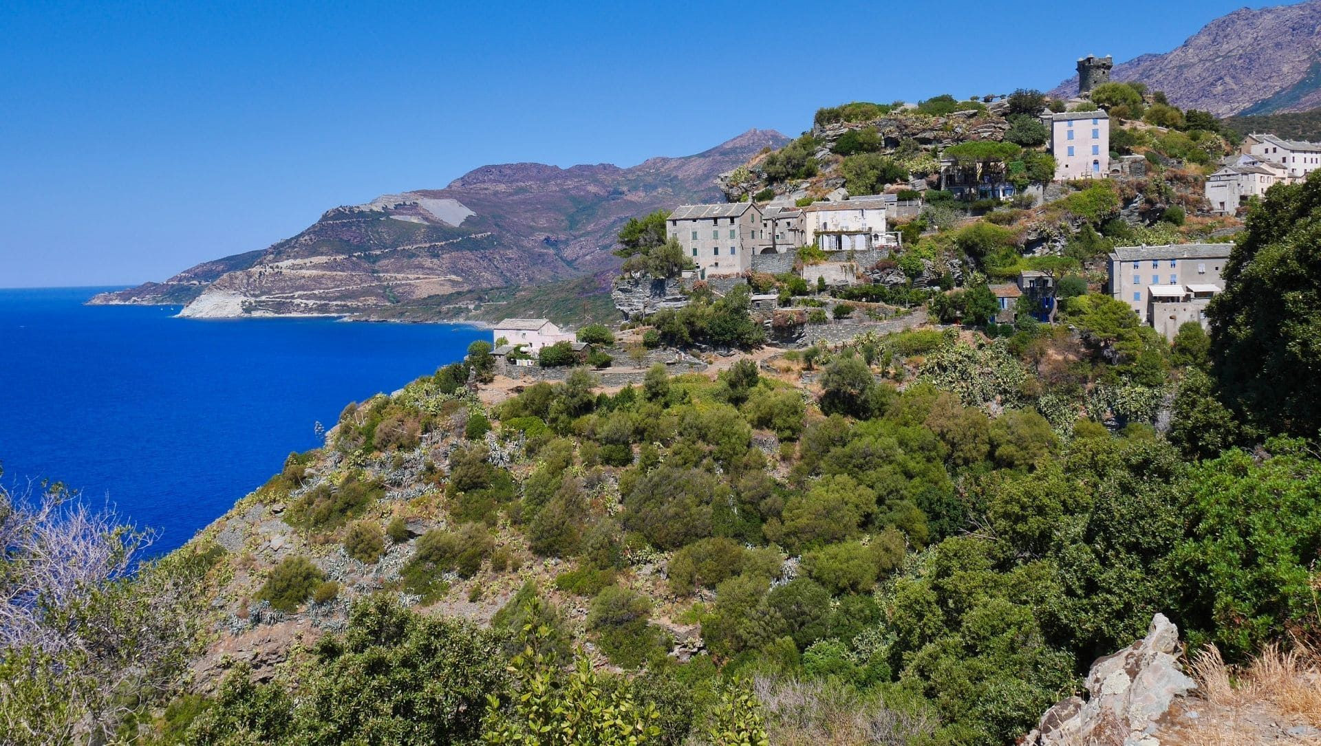 Village de Nonza dominant la mer - Cap Corse - Corse - France