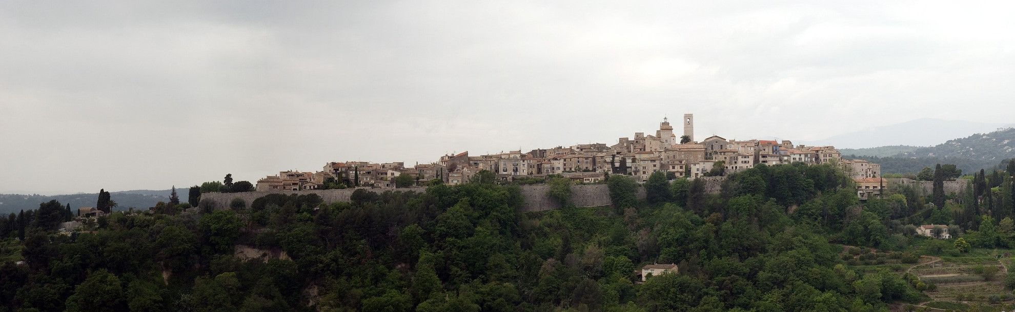 © Pom² (CC BY-SA 3.0) Village et remparts - Saint-Paul-de-Vence - Alpes-Maritimes